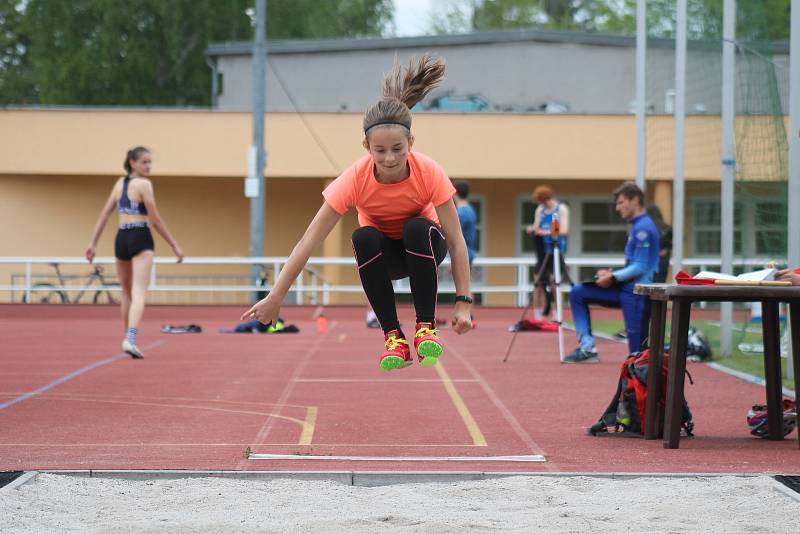 První letošní atletické závody v areálu na Jižním předměstí.