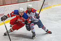 Krajská liga, 9. kolo: HC Klatovy (na snímku hokejisté v bílých dresech) - HK Rokycany 1:7 (1:0, 0:4, 0:3).