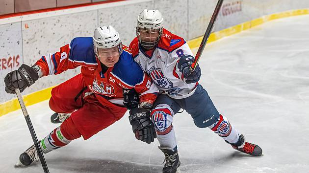 Krajská liga, 9. kolo: HC Klatovy (na snímku hokejisté v bílých dresech) - HK Rokycany 1:7 (1:0, 0:4, 0:3).