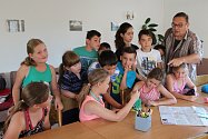 EJPOVIČTÍ pořádali poprvé obecní tábor. Čtrnácti dětí se ujal starosta Jaromír Kalčík, pomohly kolegyně z úřadu a stravování měly na povel ženy ze školní jídelny.
