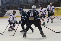 Krajská hokejová soutěž, skupina A, 11. kolo: HC Rokycany (bílé dresy) - TJ Sušice 4:1.