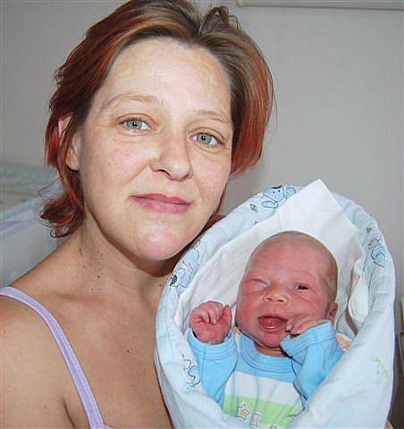 Jakub Radouš z Rokycan se narodil 21. listopadu v 19 hodin a 15 minut. Kubík přišel na svět s mírami 3100 gramů.