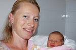 Lucie MENCLOVÁ z Blovic  se  narodila 22. července brzy ráno, ve 2  hodiny a 40 minut.  Maminka Jaroslava a její přítel Radek si  nechali pohlaví  dítěte  jako překvapení. Na maminku a malou sestřičku doma čeká prvorozený syn Radim (3 roky). 