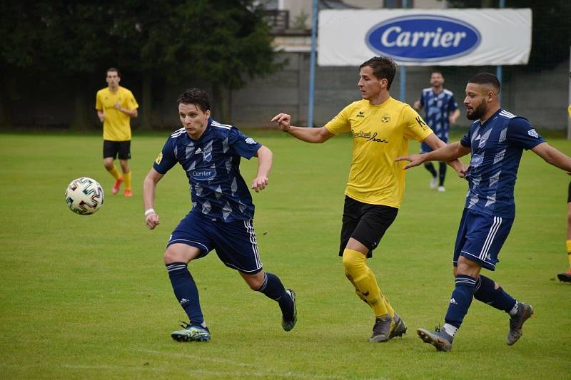 Fotbalisté TJ Slavoj Mýto (na archivních snímcích hráči v modrých dresech) porazili divizní Tochovice 3:1.