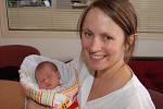 Kristýna JÍROVÁ z Rokycan se na svět poprvé podívala 15. srpna. Narodila se v 9 hodina 57 minut. Kristýnka vážila při narození 3470 gramů, měřila 47 cm. 
