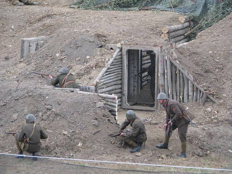 Vojenská technika a program, připravený v rámci akce obce legionářské aktivisty z Rokycan, přilákal stovky lidí.