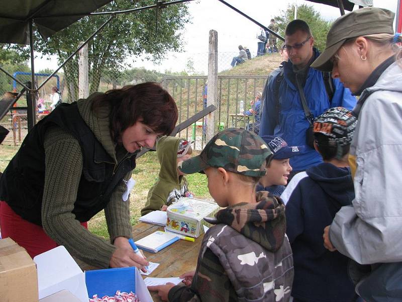 Vojenská technika a program, připravený v rámci akce obce legionářské aktivisty z Rokycan, přilákal stovky lidí.