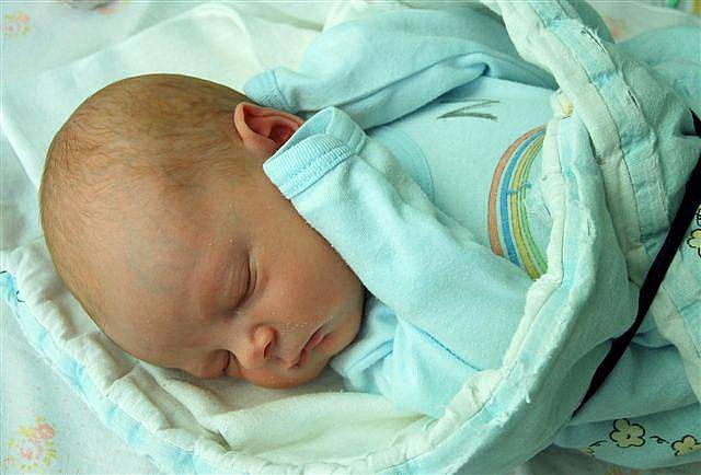 Tadeáš KUCHAŘ   z  Číčova se narodil 29. srpna dvě hodiny a 57 minut po půlnoci. Manželé Hedvika a Jiří věděli dopředu, že jejich první dítě bude chlapeček. Tadeášek vážil při narození 2950 gramů, měřil 50 cm. Tatínek byl u porodu svojí ženě oporou.      