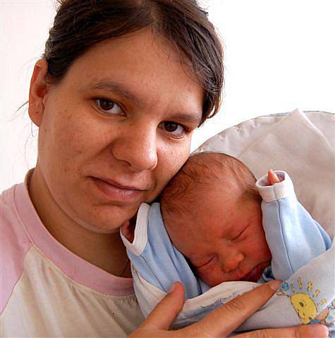 Jan Doubek z Kolvína si  poprvé  zakřičel  na  sále  rokycanské  porodnice 6. dubna. Narodil se ve 14 hodin a 13 minut.  Honzík přišel na svět s mírami 3050 gramů a 42 centimetrů.