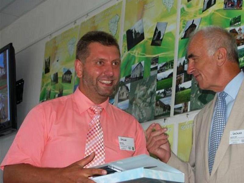 V pátek se uskutečnilo ve Zvíkovci vyhlášení výsledků krajského kola soutěže Vesnice Roku 2009.