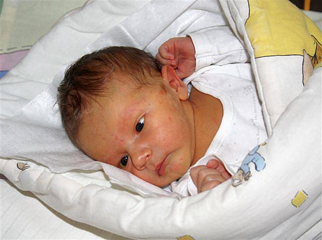 Matěj MELICHAR z Klabavy přišel na svět 18. listopadu. Narodil se v 15 hodin a 55 minut. Maminka Zuzana a tatínek František věděli dopředu, že jejich první dítě bude chlapeček. Matěj se narodil s mírami 3690 gramů a 51 cm. Tatínek byl u porodu pomáhat. 