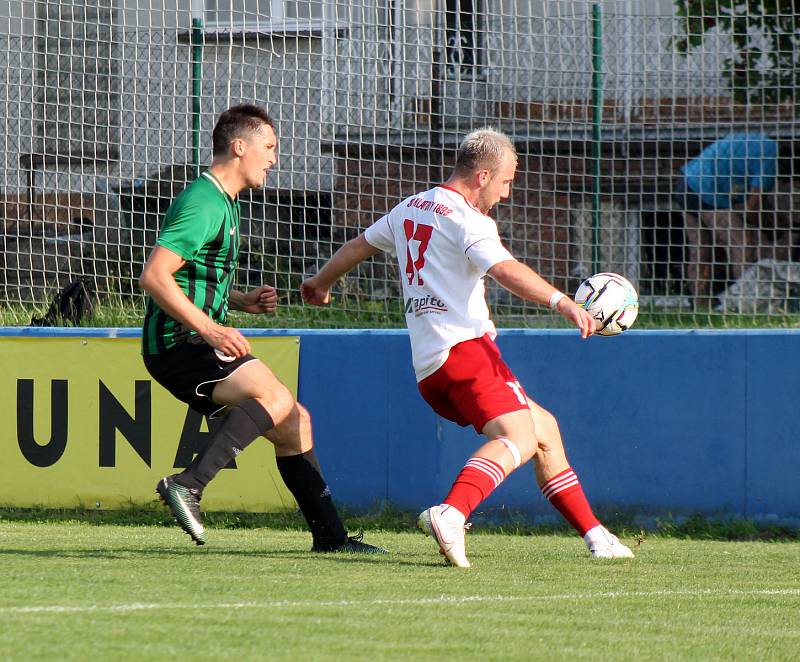 Fotbalisté FC Rokycany (na archivním snímku hráči v zelených dresech) porazili Jindřichův Hradec 2:0 a slaví třetí výhru v řadě.