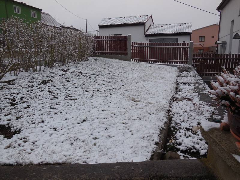 Sníh v Radnicích na Rokycansku 19. března.