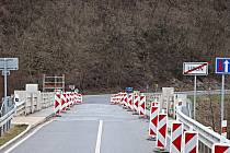 Opravy mostu v Liblíně jsou v plném proudu.