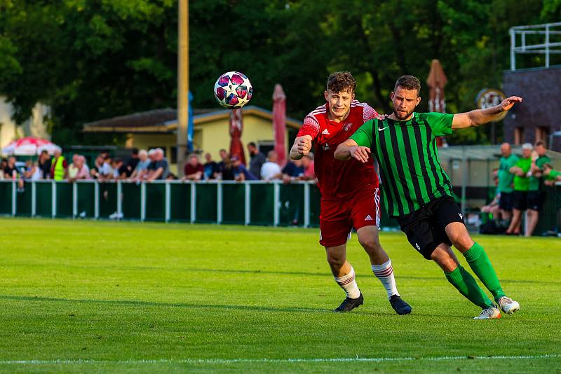 26. kolo FORTUNA divize A: FC Rokycany (hráči v zelených dresech) - SK Petřín Plzeň (červení) 1:1 (1:1).