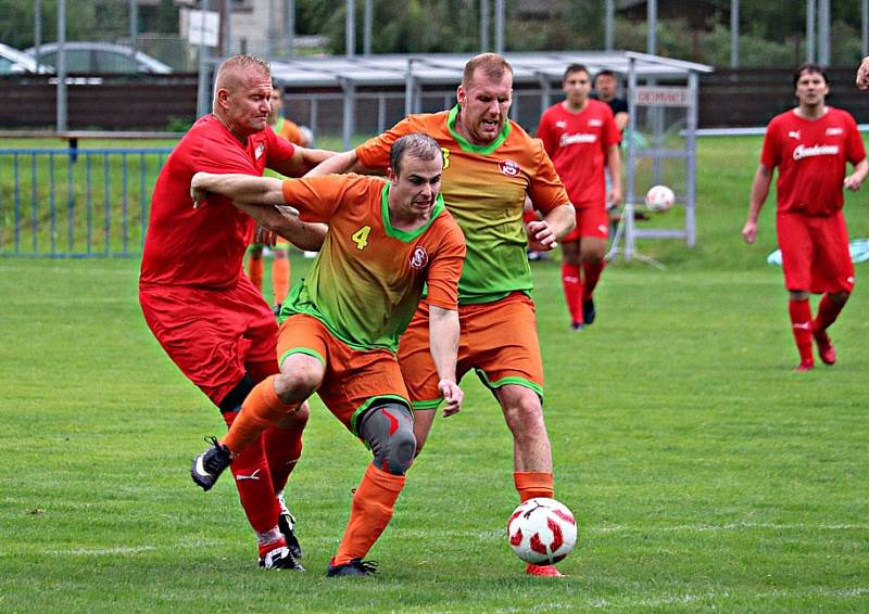 Radnice B porazily při premiéře přeboru Sokol Dobřív 4:2 a v sobotu si poradily i se Skomelnem poměrem 5:3.