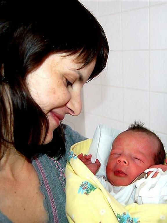Adam Straka z Rokycan se narodil 14. června ve 12.30 hodin. Pro tatínka Stanislava i maminku Jitku bylo narození prvního potomka mimořádnou událostí. Chlapeček měřil 50 cm, vážil 2850 gramů a pyšný otec byl u toho.