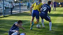 Fotbalisté TJ Slavoj Mýto (na archivních snímcích hráči v modrých dresech) porazili divizní Tochovice 3:1.