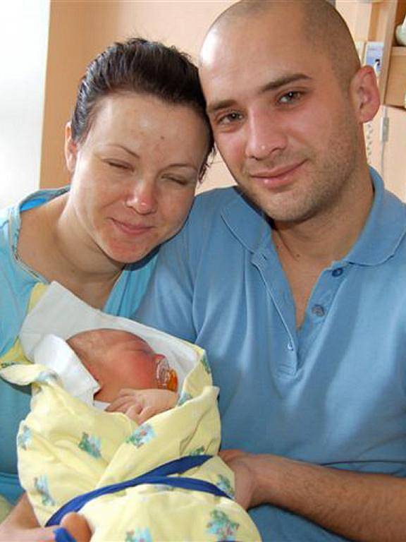 Matyáš  DANIŠ z Rokycan  se narodil 3. dubna v 11 hodin a 43 minut. Maminka Petra s manželem Štefanem věděli dopředu, že jejich první dítě bude chlapeček. Matyáš vážil při narození 3450 gramů, měřil 49 cm. Hrdý tatínek byl u porodu přítomen.