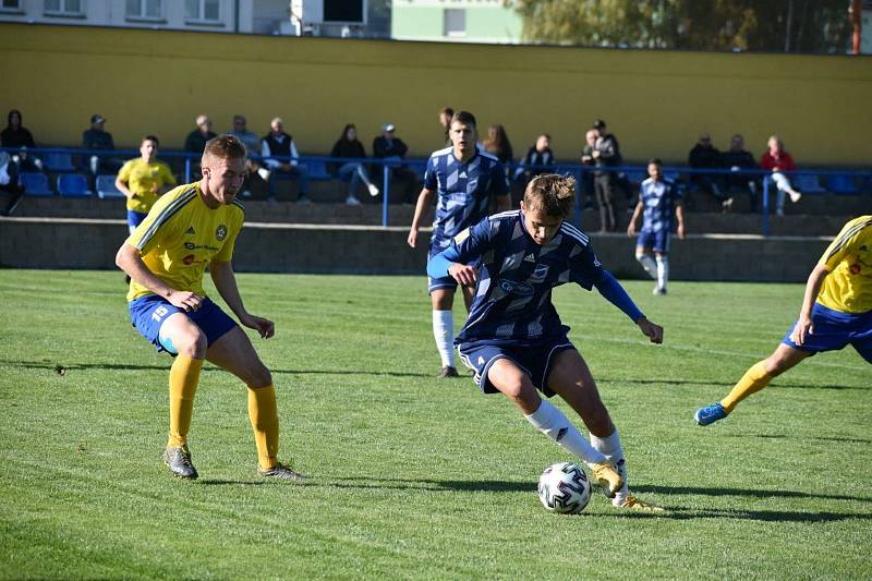 Fotbalisté TJ Slavoj Mýto (na archivních snímcích hráči v modrých dresech) porazili divizní Tochovice 3:1.