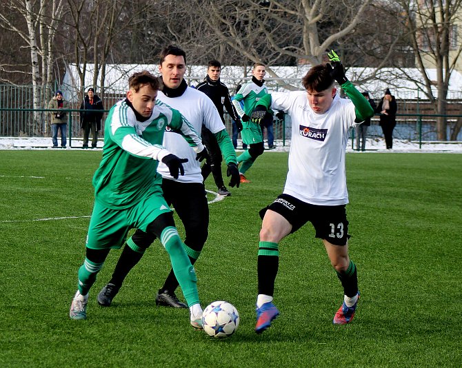 Zimní příprava 2024: FK Meteor Praha VIII - FC Rokycany (na snímku fotbalisté v bílých dresech) 3:6 (0:4).