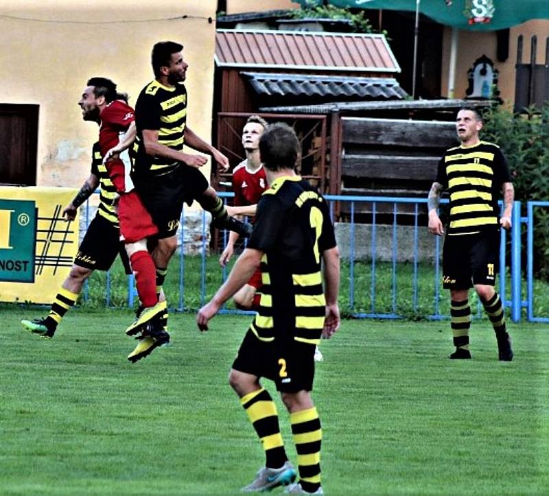 Fotbalisté Radnic podlehli v krajském přeboru Chotíkovu 1:3. K dalšímu zápasu jedou borci TJ Sokol už v pátek na plzeňský Petřín.