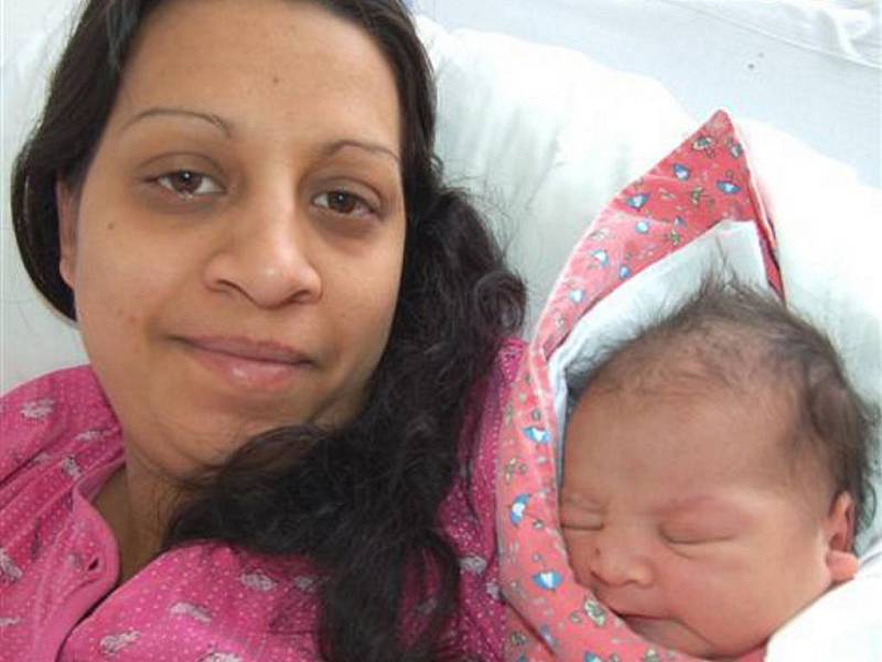 Gabriela YORDÁNOVÁ ze Strašic se narodila 7. května v 16.15 hodin. Maminka Daniela a její přítel Miro věděli dopředu, že jim čáp přinese malou slečnu. Gabriela Vážila 3100 gramů, měřila 50 cm.