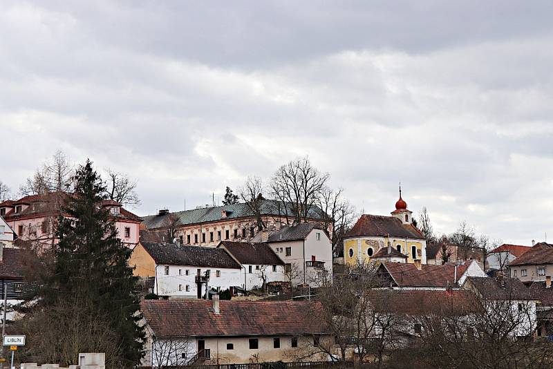 Opravy mostu v Liblíně jsou v plném proudu.