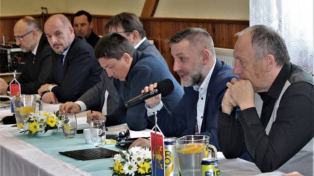 Setkání představitelů měst a obcí se zástupci kraje se konalo v Rakové.