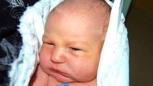 Jakub KOVÁŘ z Blovic se narodil 28. října v 16 hodin a 55 minut. Manželé Iva a Michal mají už doma prvorozenou dceru Julinku (4 roky). Malý Kubík vážil při narození 4250 gramů, měřil 53 cm.