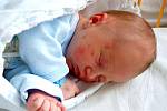 Matyáš SUNEK z Tlučné se narodil 6. listopadu ve 12 hodin a 53 minut. Maminka Marcela a tatínek Petr se nechali pohlavím svého prvního dítěte překvapit. Matyáš vážil při narození 3460 gramů, měřil rovných 50 cm. 