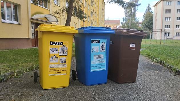 Nádoby na tříděný odpad obdrží lidé v Rokycanech, kteří se zapojí do door-to-door systému, zdarma.