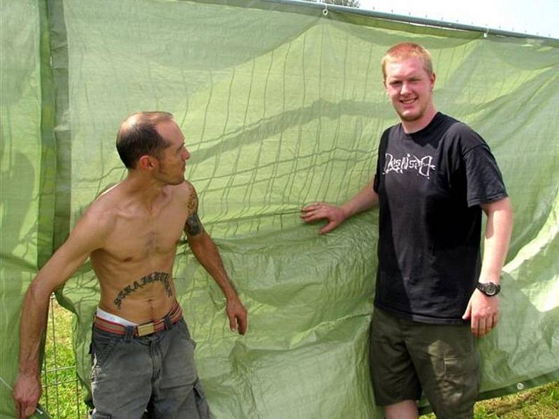 Wagner Anelis z Brazílie a Rainer Liebeck z Německa se zapojili do přípravy areálu.