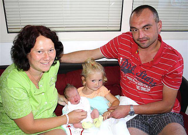Kateřina DLOUHÁ  z  Břas  bude mít ve svém rodném listu datum narození  28. srpna. Narodila se  ve 13 hodina 55minut. Maminka Jana a tatínek Jaroslav věděli dopředu, že i napodruhé si z porodnice ponesou domů malou holčičku. 