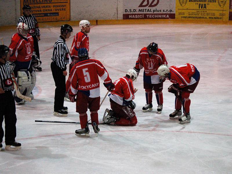 Druholigoví muži HC DAG porazili v neděli večer na domácím kluzišti Kobru Praha 5:3. Bolestivou ránu do obličeje  dostal domácí obránce Kubeš. 