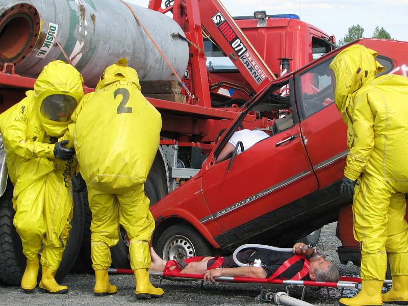 Při čvrtečním taktickém cvičení u Oseka předvedli hasiči svou vysokou profesionalitu