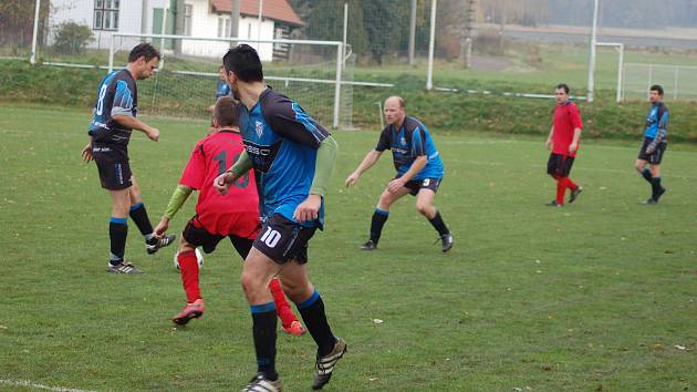 Fotbalisté Příkosic si proti houževnaté Tlučné připsali tři body do tabulky krajské 1. B třídy.