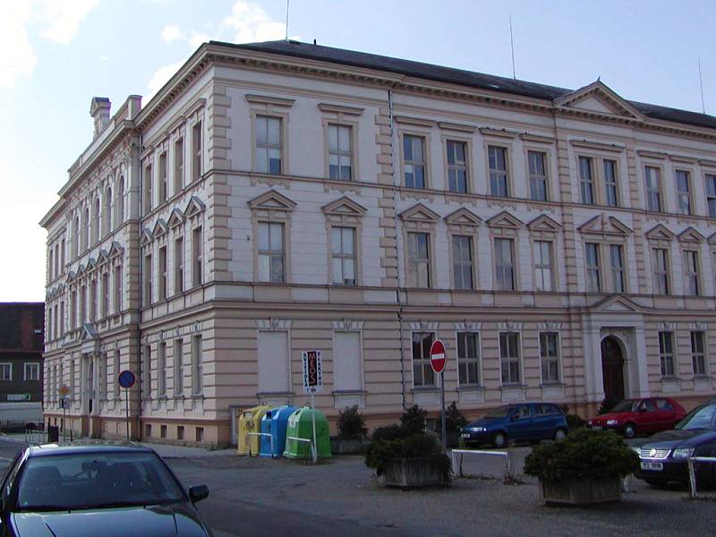 Základní škola v ulici Míru v Rokycanech.