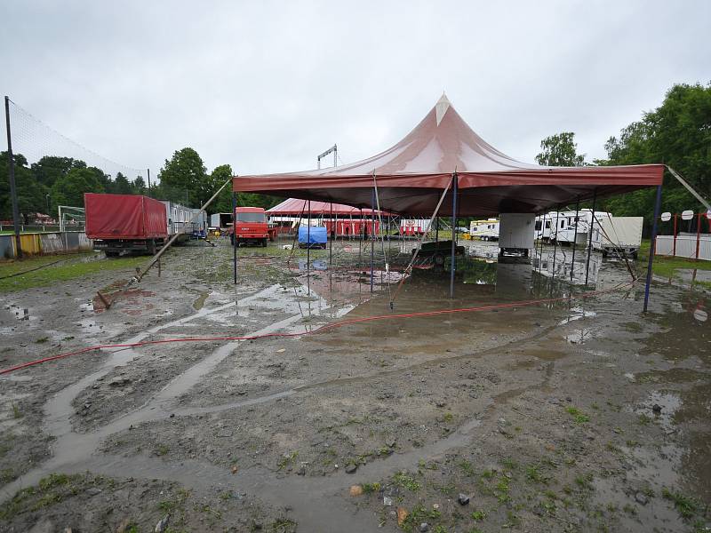 Cirkus v Rokycanech se ocitl pod vodou