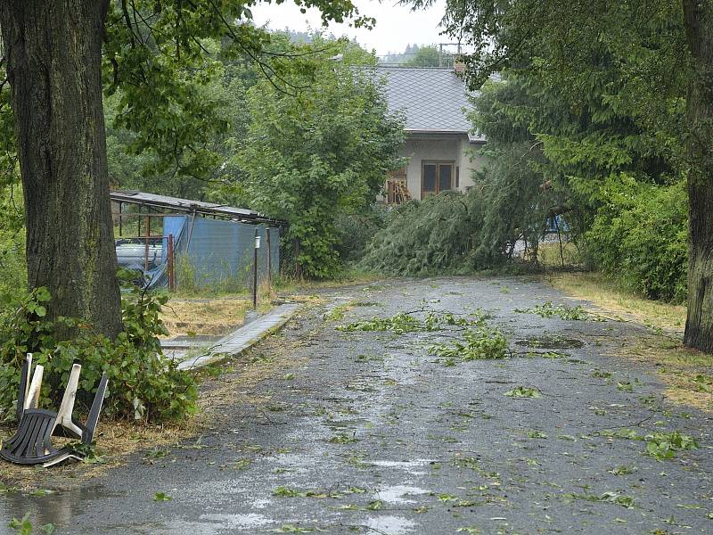 Hráz u obecního rybníka v Pavlovsku byla uzavřena.