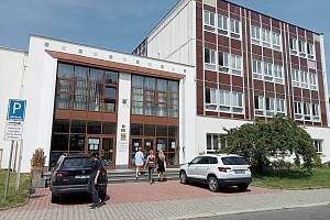 Na obě střední školy v Rokycanech se hlásí víc žáků, než mohou přijmout.
