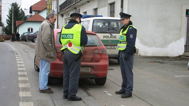 Sedm hodin trvala na sklonku týdne další dopravní akce.