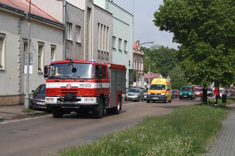 Spanilá jízda Jiráskovou ulicí zahájila Memoriál Jindřicha Šmause.