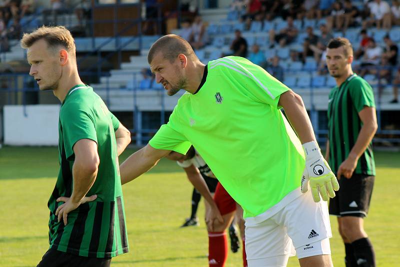 Fotbalisté FC Rokycany (na archivním snímku hráči v zelených dresech) porazili Jindřichův Hradec 2:0 a slaví třetí výhru v řadě.