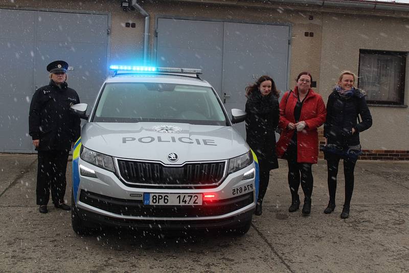 Policisté a zaměstnanci probační a mediační služby uctili a podpořili oběti trestných činů na služebně v Klatovech.