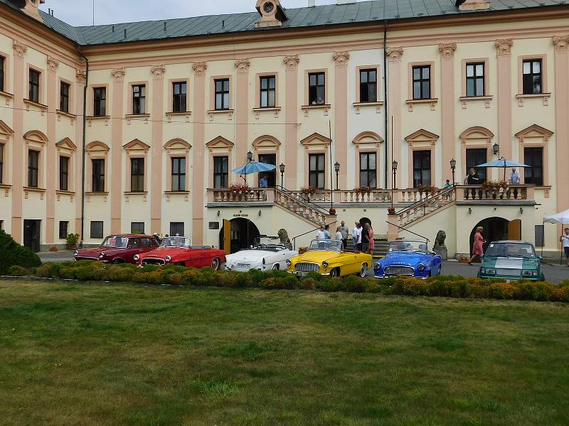 Auta a motocykly z let 1948 až 1989 obdivovali fanoušci v Břasích, Svaťáku či Liblíně.