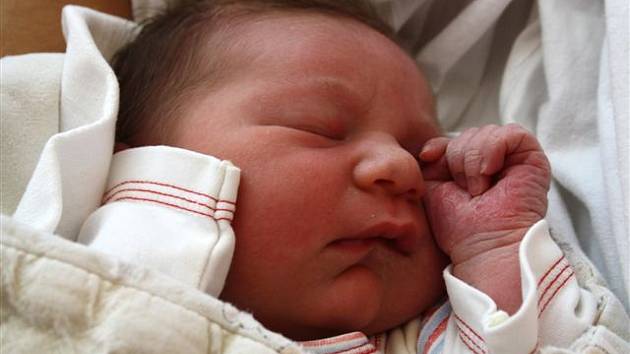 Natálie UHERSKÁ z Mirošova se narodila 18. března brzy ráno, ve tři hodiny a čtyřicet pět minut. Maminka Veronika a tatínek Tomáš znali pohlaví miminka dopředu. Natálka vážila 3330 gramů, měřila 50 cm.