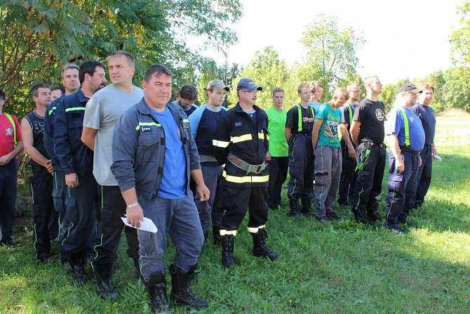 REPREZENTANTI tří hasičských sborů ze severu okresu startovali v sobotu odpoledne při 31. ročníku Memoriálu Vladimíra Procházky. Nástip absolvovali na hřišti v Kříších pak se rozjeli po okolních obcích.