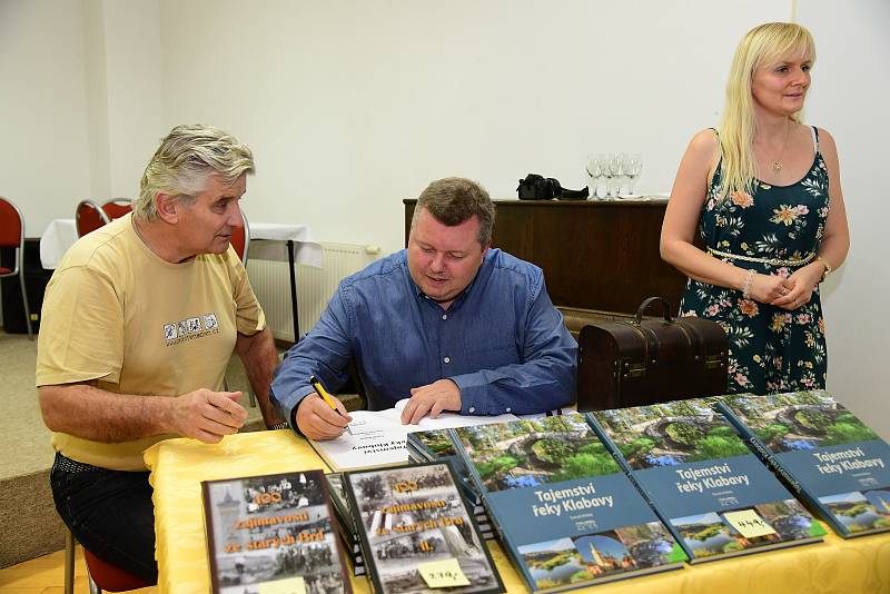 Křest knížky Tajemství řeky Klabavy ve Strašicích