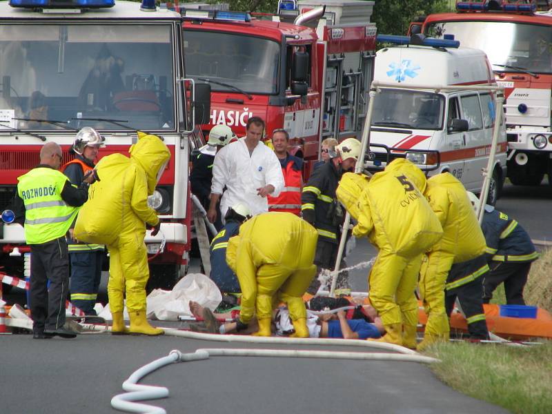 Při čvrtečním taktickém cvičení u Oseka předvedli hasiči svou vysokou profesionalitu